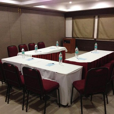 Hotel Thulashi Park Madras Buitenkant foto