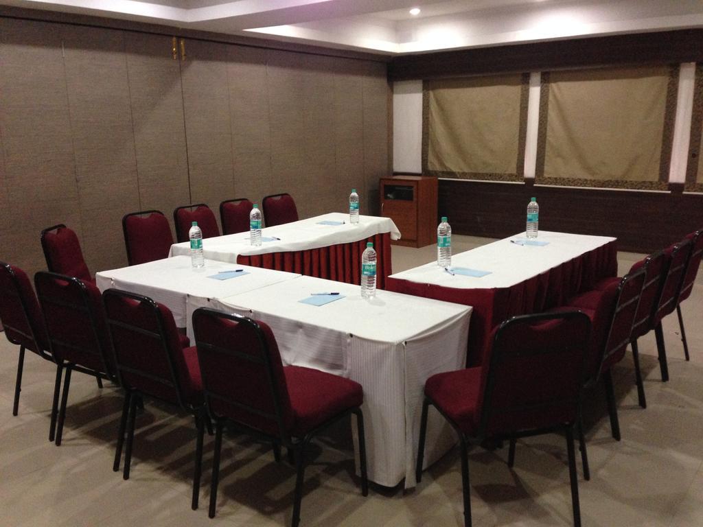 Hotel Thulashi Park Madras Buitenkant foto