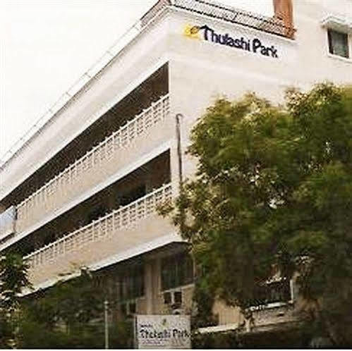 Hotel Thulashi Park Madras Buitenkant foto