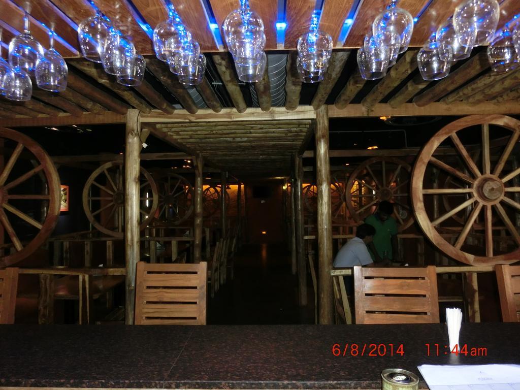 Hotel Thulashi Park Madras Buitenkant foto